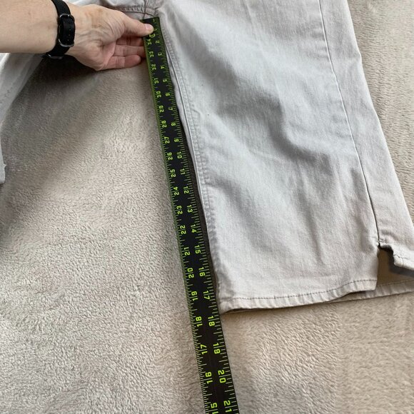 Lee Riders Womens Capri Jeans 30x18 Measured Light Gray Straight Leg - Picture 3 of 10